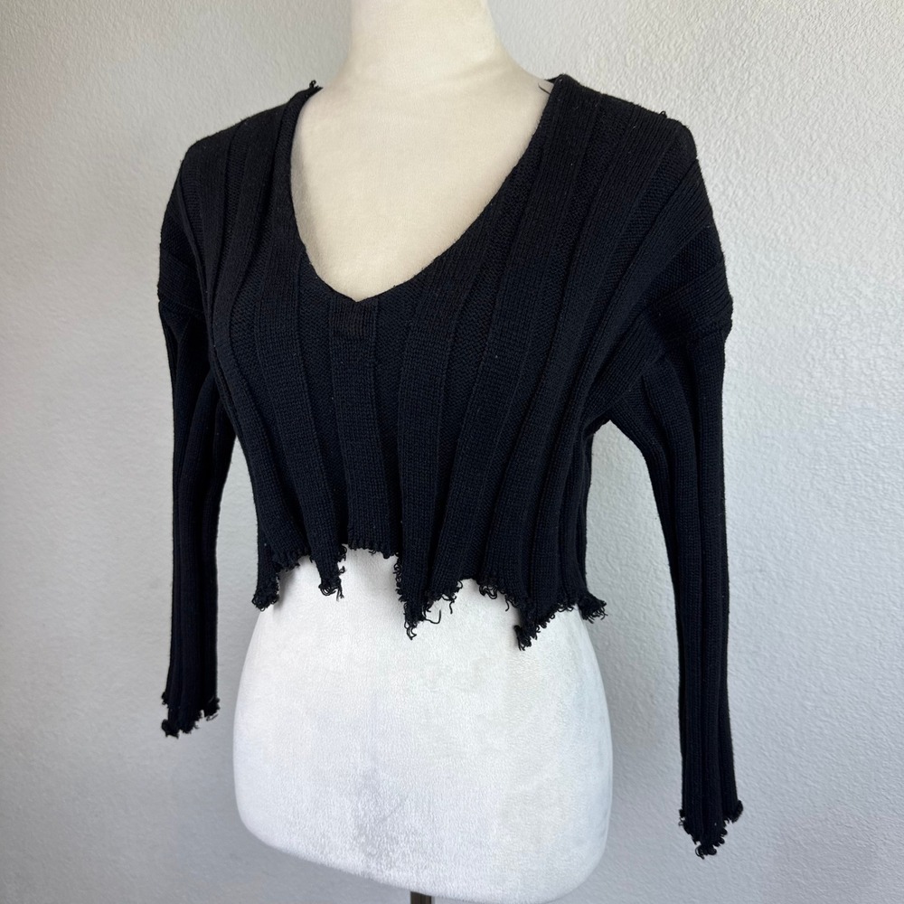 Forever‎ 21 Black Knit Unique Cropped Distressed V Neck Sweater Top Long Sleeve - Picture 2 of 4